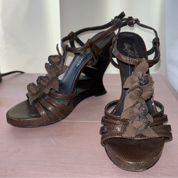 Donald J. Pliner Brown Bambi Rosette Floral Ankle Strap Cutout Wedges Size 7.5 - Picture 1 of 12